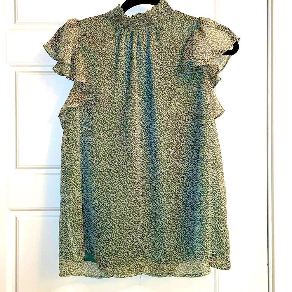 1 State Green Floral Mock Neck Blouse
